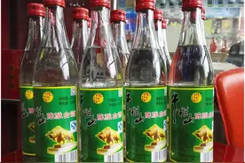 15块一瓶的牛栏山，明知是勾兑酒却能年销百亿，为啥这么多人喝？图片