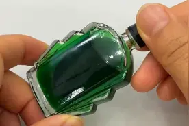 晚上睡觉时在脚上滴2滴风油精，还有这样的作用，现在知道还不晚图片