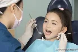 小孩可以洗牙吗？会影响牙齿吗？多久洗一次？图片