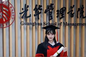 大学老师被误认是新生，高颜值气质佳，却被网友吐槽“3D建模脸”图片