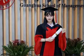 大学老师被误认是新生，高颜值气质佳，却被网友吐槽“3D建模脸”图片