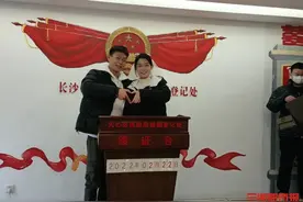 凌晨4点就来排队，“最充满爱意的日子”长沙婚登处幸福扎堆图片