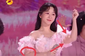 各大跨年晚会雷点：杨紫对口型，田震嘴里冒白烟，谭维维造型臃肿图片