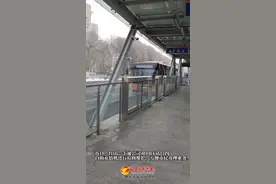 视频｜@乌鲁木齐市民，可以去自助充值机办公交卡业务啦图片