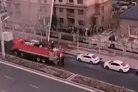 为什么消防员灭火 不直接对准火源射水呢#叭叭橙子#  [思考][思考]戳视频，一起来了解～（via.忻州消防）视频封面