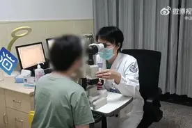 【用眼需适度！#90后女生通宵追剧致视网膜裂孔#】山东济南视频封面