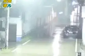 打伞骑车有危险，雨天出行务必注意安全图片