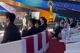 #李梦##北京国际电影节开幕红毯##北京国际电影节# 
再见冰墩墩，迎接春天！视频封面