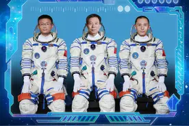 【正在直播：#神十六乘组奔赴苍穹#】神舟十六号瞄准北京时间5月30日9时31分发射。景海鹏、朱杨柱和桂海潮3名航天员已准备就绪。戳直播↓一起关注！#中国人筑起攀向太空的天梯##聚焦神舟十六号#