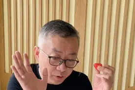 经常吃撑对胃、大脑、神经等都有很大的危害，会让你变丑变老变笨