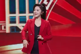 玖月奇迹王小玮跨界演小品，王小玮好会演跨界小品真有意思喜感满满，这位姐好像就是十八般武艺样样精通啊，梗抛的好自然[飞吻]现场满满的欢乐氛围，王小玮是被歌唱事业耽误的喜剧人吧[哇][哇]视频封面