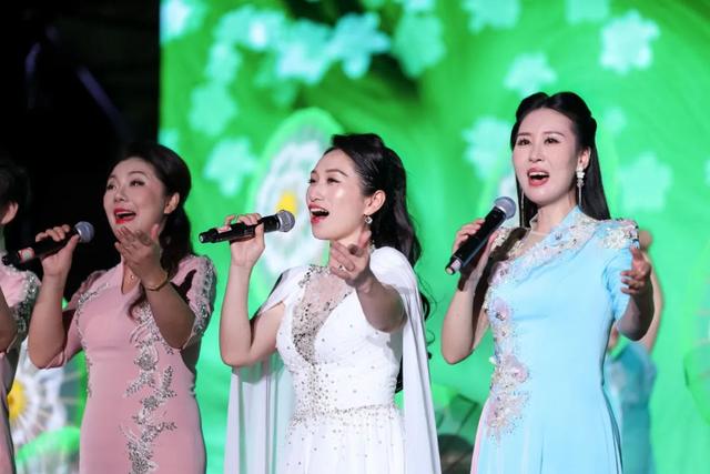 “相约滨海之夏”广场文化系列活动闭幕式暨“玉兰枝头听江南”江南民歌展演顺利举办