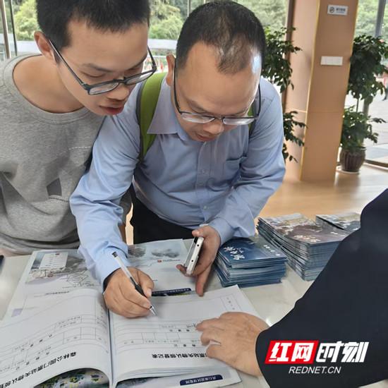 国庆游张家界|张家界国家森林公园门票站：游客走失速化解 国庆暖心忙护航