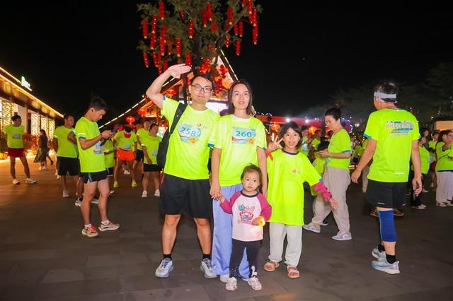 三亚鹿回头荧光夜跑活力开跑