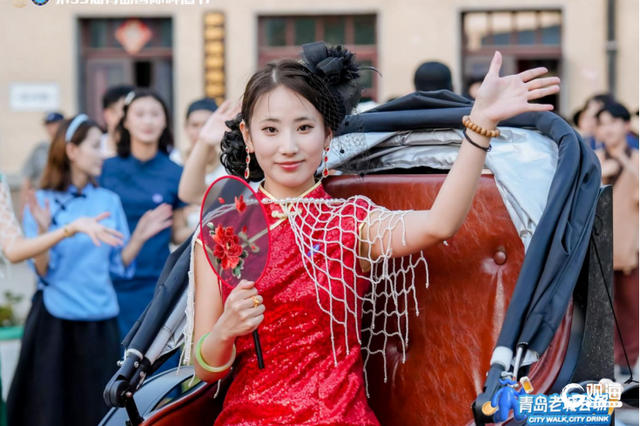创意餐饮、快闪舞蹈、换装体验……啤酒节老城会场“黄岛路市集”人气旺