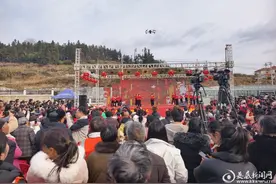 新化县石冲口镇潮水铺村村民联欢年味浓图片