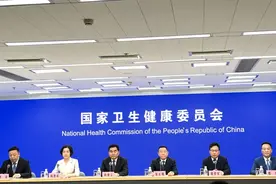 湖南省湘潭市副市长周艳希答每经问：近年来累计投入30多亿元推进公立医院提质改造和整体搬迁图片