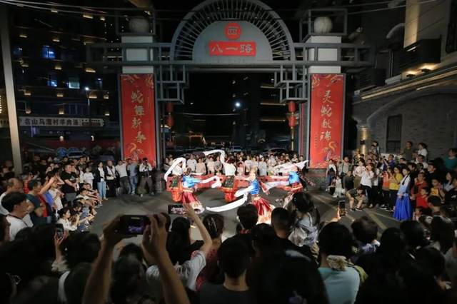 跟着熊猫去狂欢！雅安金秋消费季，千万消费好礼已备齐~