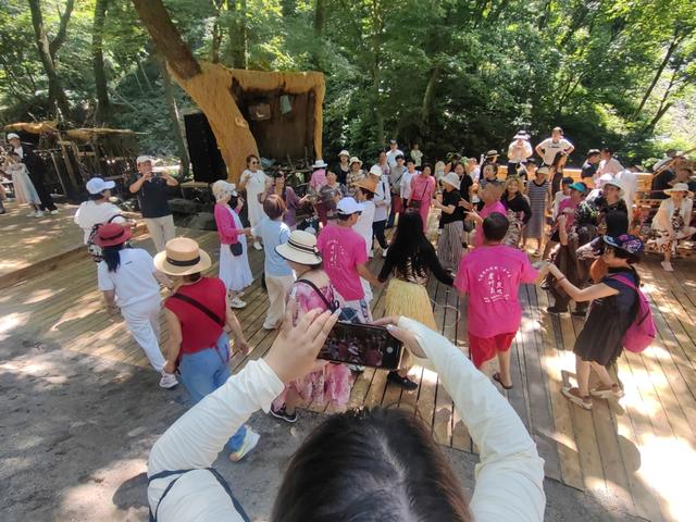 景区“野人”出没博眼球背后，中小景区正面临生存困境
