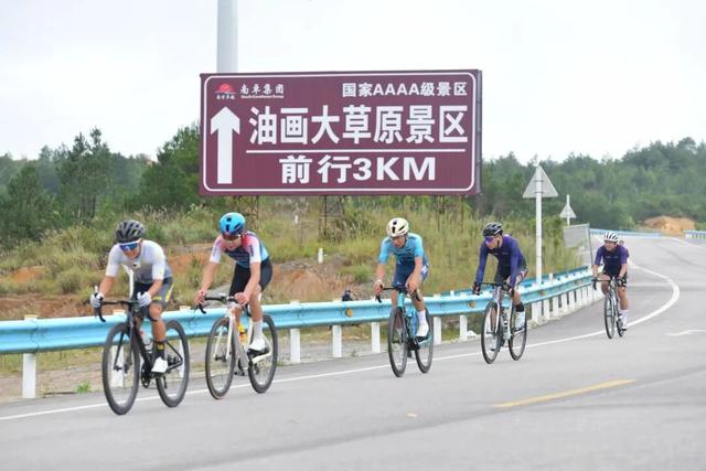 2025贵州•黔南“秋饮穿越酒•穿越贵南之旅”暨骑行中国精品路线“魅力龙里高桥骑游”大会开赛