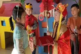 日照经开区向阳路幼儿园：萌娃演绎经典 趣中亦有道图片