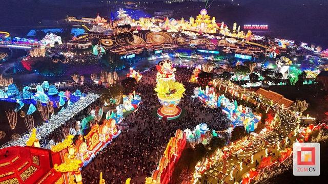 自贡灯会斩获“2025旅游创新贡献奖” 千年非遗点亮夜间经济新范式