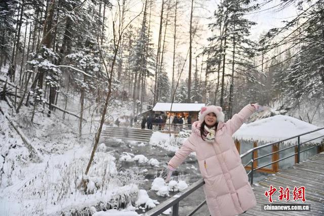 长白山冰雪画卷引客来