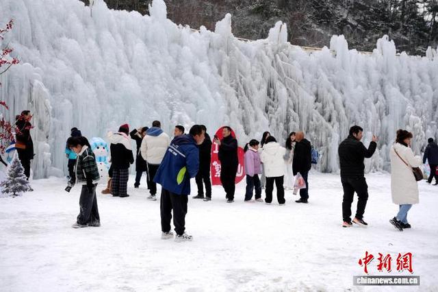 秦岭腹地冰雕雪景美不胜收
