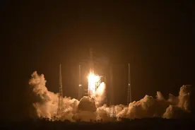 天舟七号成功飞天，首次采用3小时快速交会对接模式“闪送”物资图片