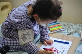 年仅4岁半！双胞胎姐妹携手“救妈妈”图片