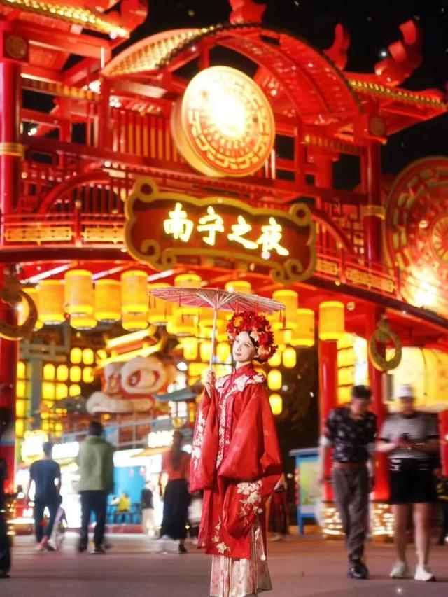 以 “旅” 致谢，以 “礼” 敬师 ！@所有老师 教师节快乐！南宁文旅邀您，赴一场绿城之约→
