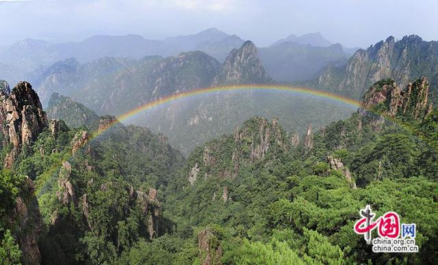 只有一个黄山：当彩虹邂逅黄山，美成这个样