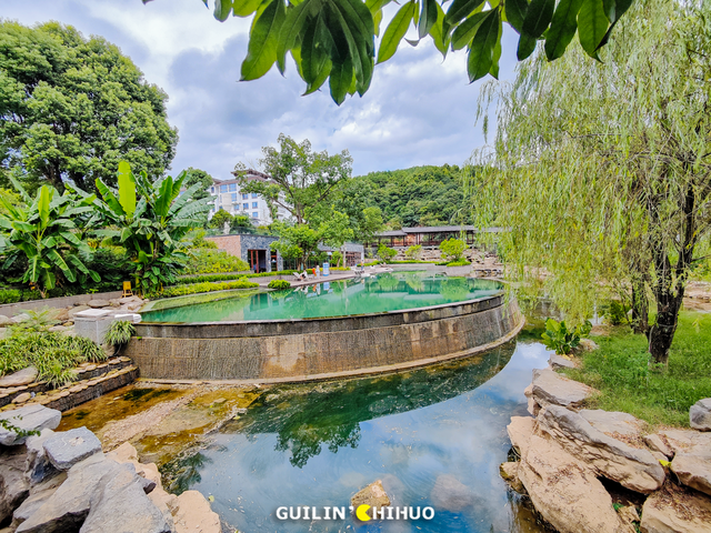 在桂林过大雪：暖汤、红柿、碧水…藏着南方冬日最惊艳的色彩