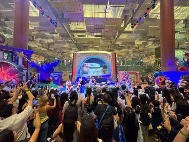 迪士尼游轮正式登陆樟宜！6米巨船+海底世界，打卡、DIY、嘉年华、限量周边一次玩爽！