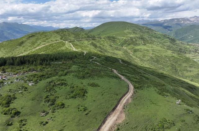 黄龙景区2025年接待游客突破328万人次！连续三年刷新历史纪录