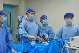 济南市中心医院乳腺甲状腺外科全省腔镜甲状腺手术直播展风采图片