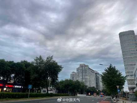 北京天空现震撼糙面云