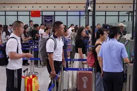 144小时过境免签！中老铁路跨境游成为新风尚图片