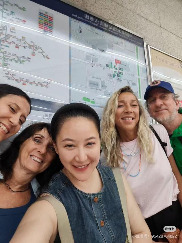 ​“Beijing Travel”火爆  外语导游日接三四个团成日常｜国庆消费青观察