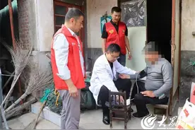 微山县微山岛镇驻村第一书记工作队走访慰问高龄残疾人图片