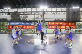 横岗街道“工会杯”男子篮球赛 展现职工团结友爱、奋起直追的精神面貌图片