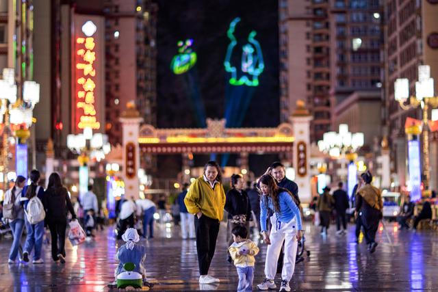 中国之城丨西藏昌都：以红色为主基调的古城
