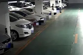 “别动，我们是警察！”图片