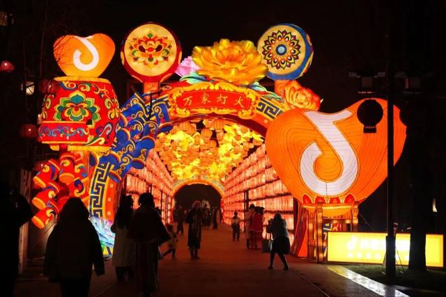 抢！第二波早鸟票来袭，88元畅游长安灯会盛唐光影！