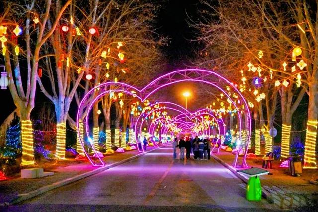 光瀑垂落，梦幻启幕！定州上演光影梦幻盛宴！