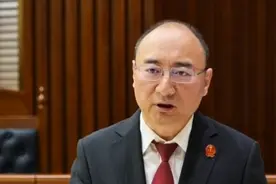 法治在线丨私自调取患者病历，承担何种责任？图片