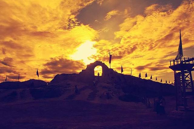 美景| 我想和你漫步在明城堡,粗犷的黄土地,那面旗帜摇曳在风中...