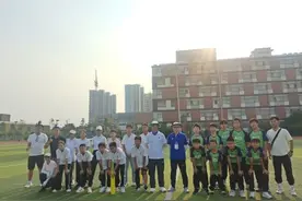 新兴板球飞起来  让更多垫江人知道板球图片