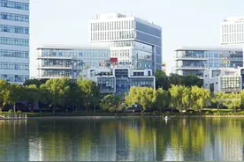 主营业务稳定回升，世纪华通业绩跑步前进图片