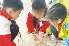 益智游戏点亮多彩课间图片